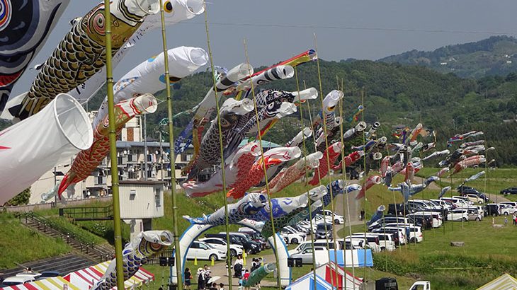 吉野川川開きフェスタはパトカー、レスキュー車展示・バルーンアート、五條市ゆるキャラが大集合